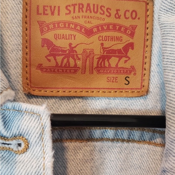 Levi's Light Blue Denim Jacket - Picture 2 of 3